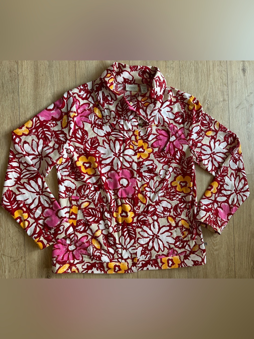 Chico's Zenergy Neema Light Jacket/Top in Vibrant floral print Chicos Sz 1=M/8